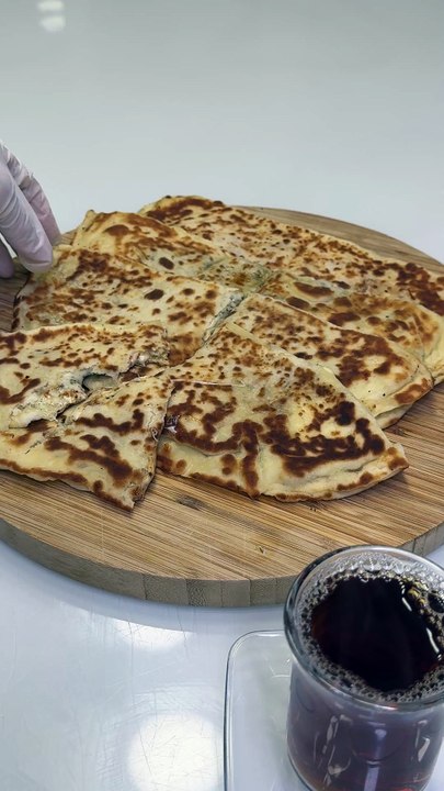 فطائر المقلاة بالجبنة بدون فرن 😍 سريعة وهشة بطعم يذوب بالفم! مين بيحبها؟ 🧀🔥