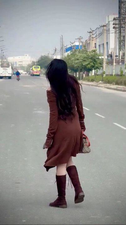 Today I saw a village like atmosphere in the city but it made my heart happy; the highway was deserted and here, on the sides of the roads, houses like villages were being built.