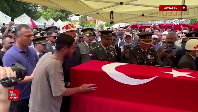 Aksaray'da Bakan Yerlikaya şehit Piyade Sözleşmeli Er Özkan Özkanlı'nın cenaze törenine katıldı