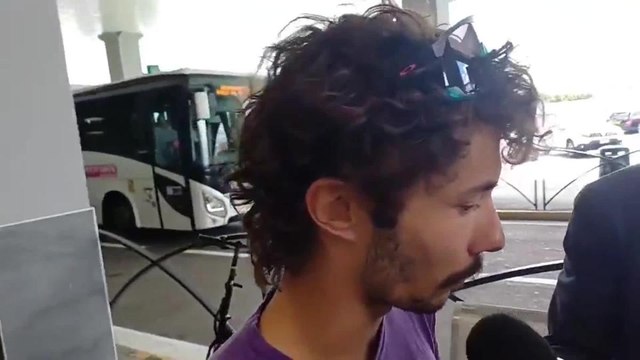 Aeroporto di Orio, il testimone: «Ho visto un uomo scappare dagli steward e andare contro il motore dell’aereo»