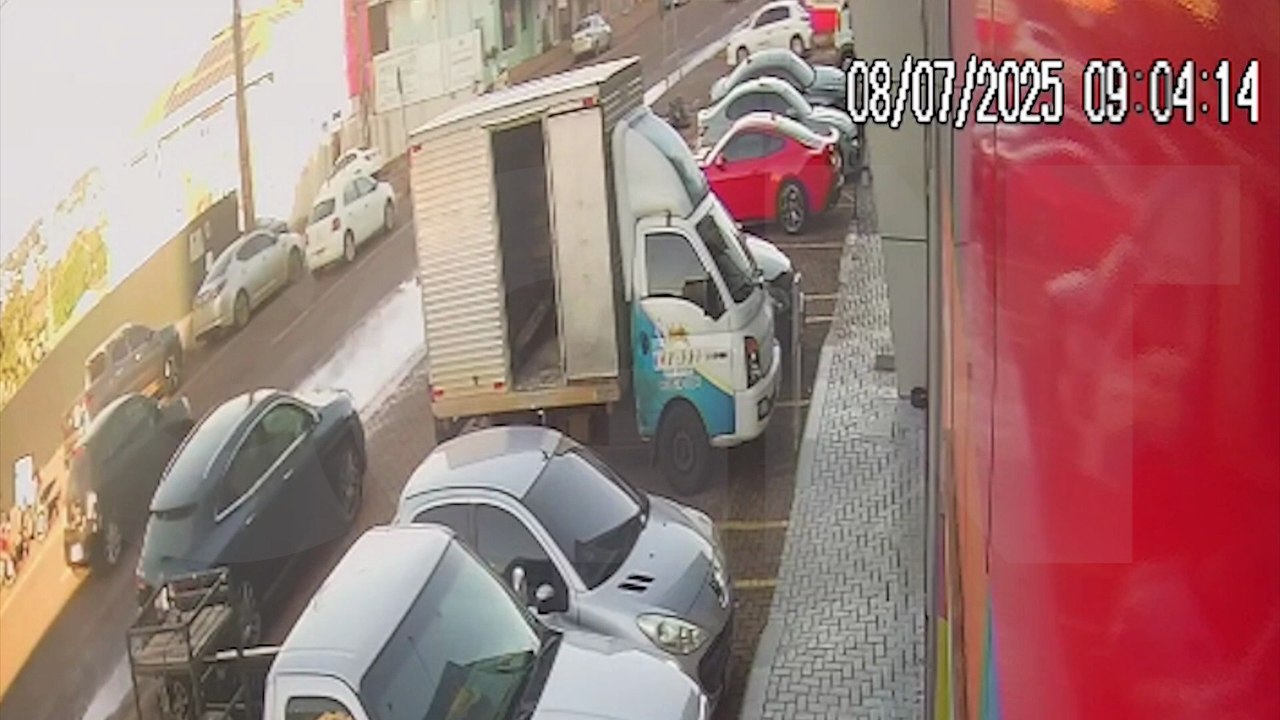 Vídeo mostra momento em que Mercedes invade loja no Centro de Cascavel