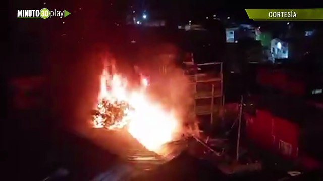 ¡Tragedia en Bogotá! Un voraz incendio en Los Laches arrasó con 10 casas y dejó familias damnificadas