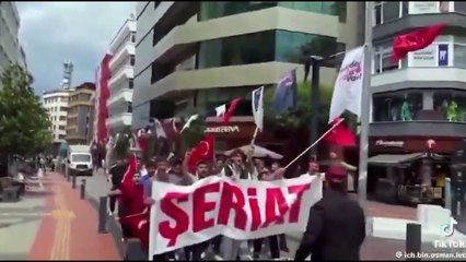 Trabzon'da 'şeriat' pankartıyla yürüdüler!