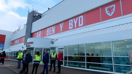 FM urged to ‘cut losses’ on Cardiff Airport
