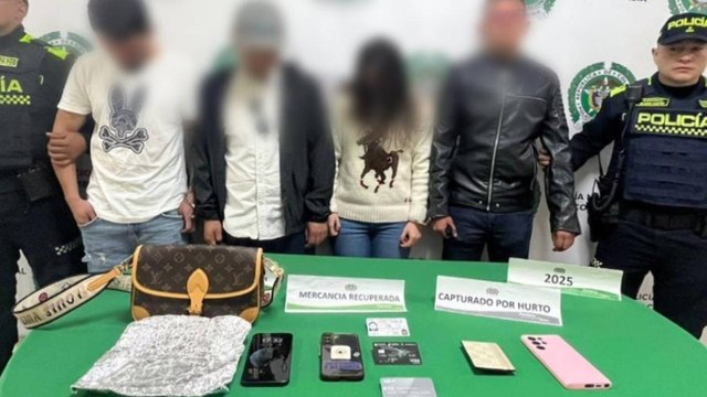 Ladrones les robaron de todo a dos extranjeras, desde celulares hasta tarjetas: botín fue millonario