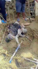 Imágenes fuertes: Losa de concreto se desploma y sepulta a varios obreros de una construcción