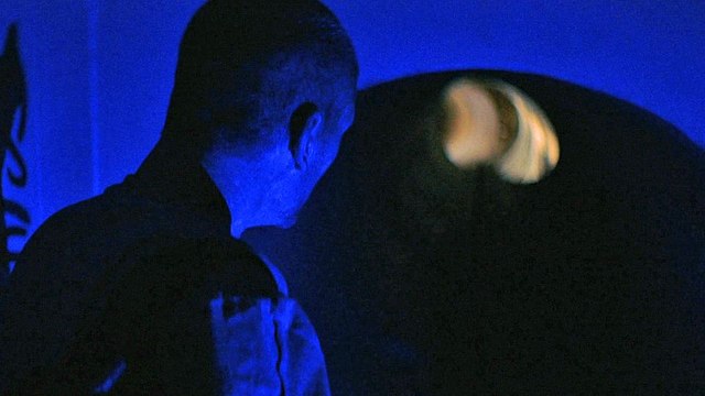 The Neon People EXTRAIT VO STFR Le bout du tunnel