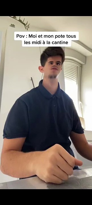 Moi et mon pote tous les midis à la cantine 🤣