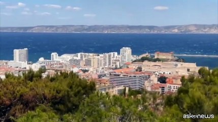 Le fiamme arrivano a Marsiglia, chiuso l'aeroporto di Marignane