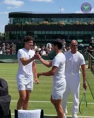 Carlos Alcaraz calienta con Ben Shelton y con ‘Spiderman’ en Wimbledon