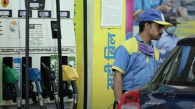 Delhi: Overaged Vehicles पर लगा फ्यूल बैन हटा