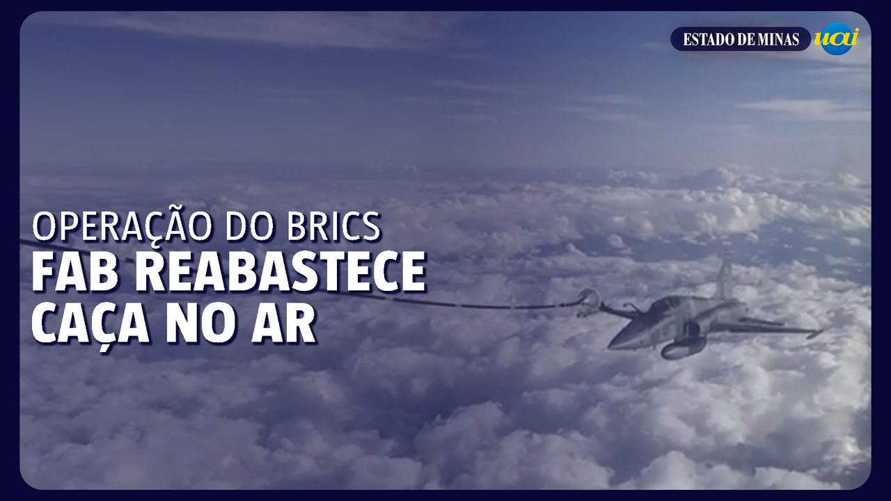 Caça da FAB é reabastecido no ar durante operação do Brics