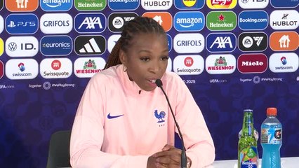 Bleues - Geyoro a célébré sa 100e sélection
