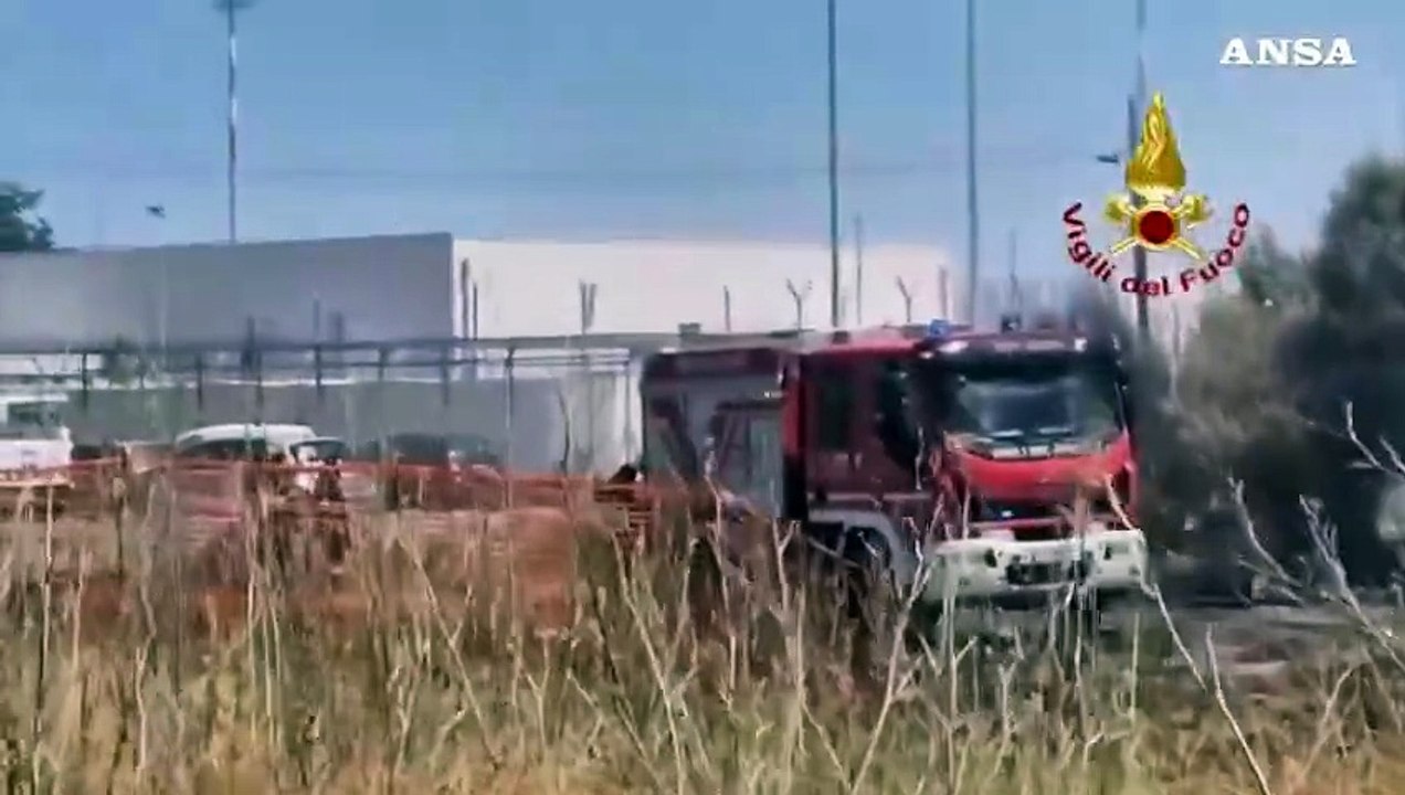 Incendi di vegetazione in Sardegna, roghi a Sassari e alla Maddalena