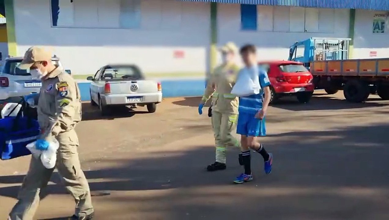 Adolescente de 13 anos sofre fratura no braço durante partida de futebol em Cascavel