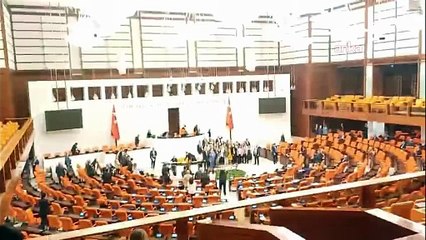 CHP’li Vekillerden Meclis’te kürsü protestosu!