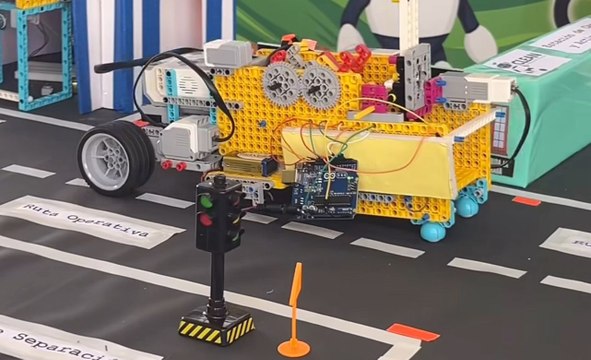 35 equipos de estudiantes participan en las Olimpiadas Robóticas Regionales