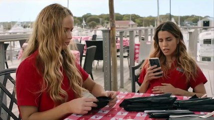 QUE HORAS EU TE PEGO? | Trailer Legendado