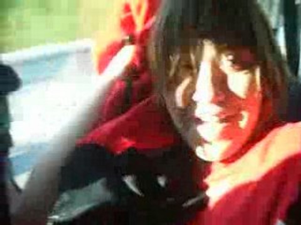 Flore se prend une trempe mdr