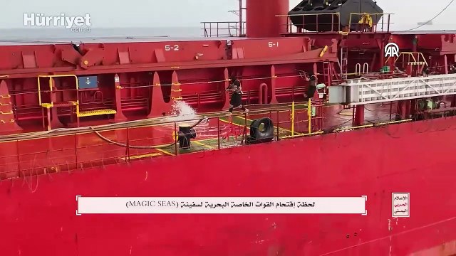 Yemen'deki Husiler, Kızıldeniz'de bir gemiye düzenledikleri saldırının görüntülerini paylaştı