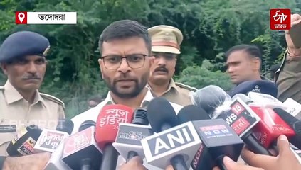 মোদি রাজ্যে সেতু ভেঙে নদীতে একের পর এক গাড়ি ! মৃত 9