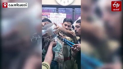 മുത്തച്ഛന്‍റെ കണ്ണൊന്ന് തെറ്റി; കലത്തില്‍ തലയിട്ട് രണ്ടര വയസുകാരന്‍, രക്ഷകരായി അഗ്നിരക്ഷാ സേന: VIDEO