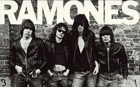 Marky Ramone in concerto stasera a Milano: cosa è rimasto del punk rock dei leggendari Ramones?