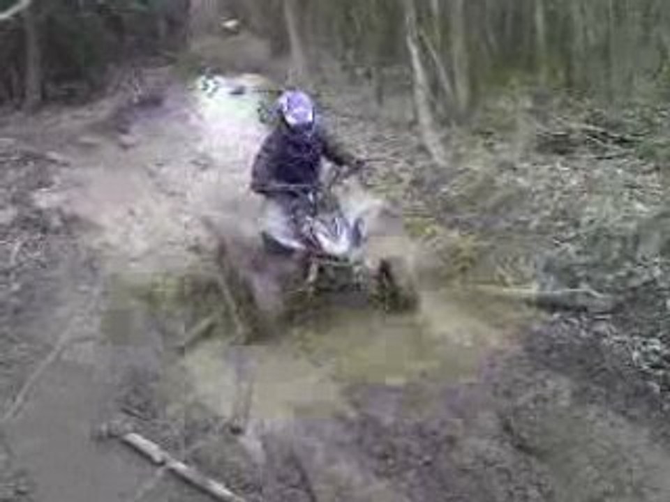 Romain dans la flaque quad 125 dirt