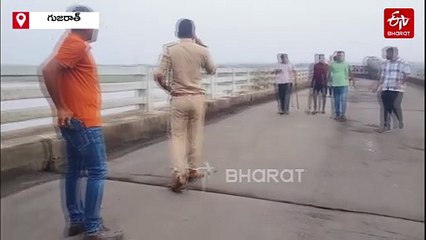 గుజరాత్‌లో కూలిన వంతెన - 10మంది మృతి- విచారణకు సీఎం ఆదేశం