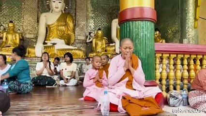 Migliaia di buddisti in Myanmar celebrano il giorno di luna piena