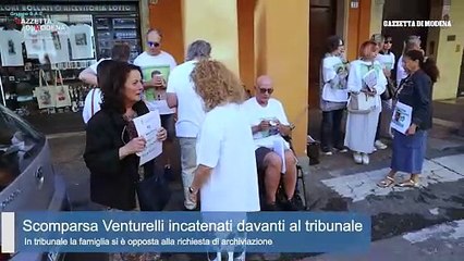 Scomparsa di Alessandro Venturelli: i genitori si oppongono all'archiviazione. Il video della protesta