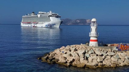 Antalya'ya turist yağıyor: Şimdi de gemiyle geldiler