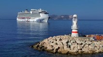 Antalya'ya turist yağıyor: Şimdi de gemiyle geldiler