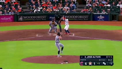 José Altuve barre las bases ante Cleveland