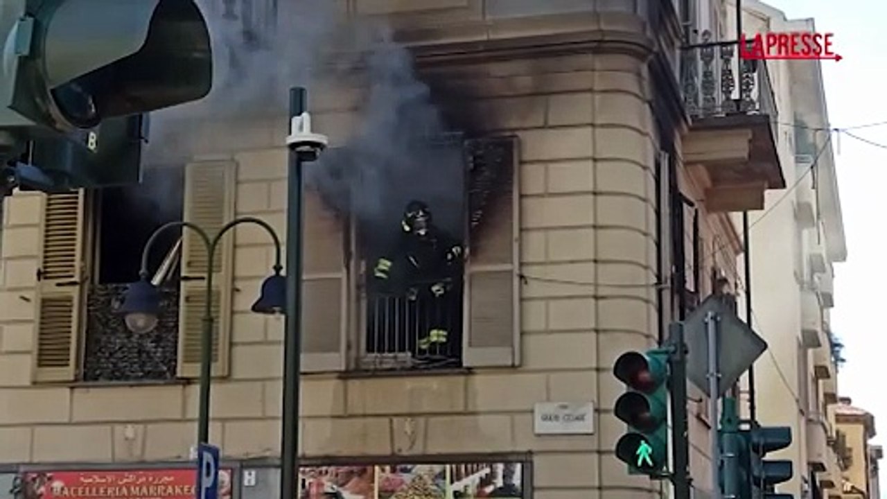 Torino, incendio in Corso Giulio Cesare: tre persone in ospedale per accertamenti