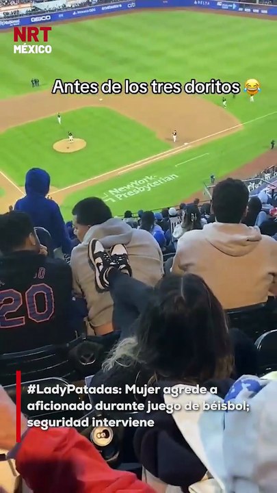 Durante un partido de los Mets, una mujer fue captada mientras agredía físicamente a otro aficionado en las gradas. El incidente fue grabado en video y rápidamente se viralizó en redes sociales, donde usuarios la apodaron #LadyPatadas.