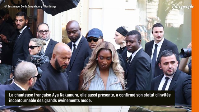 Salma Hayek, son mari milliardaire François-Henri Pinault et des invités du mariage de Jeff Bezos réunis au défilé Balenciaga