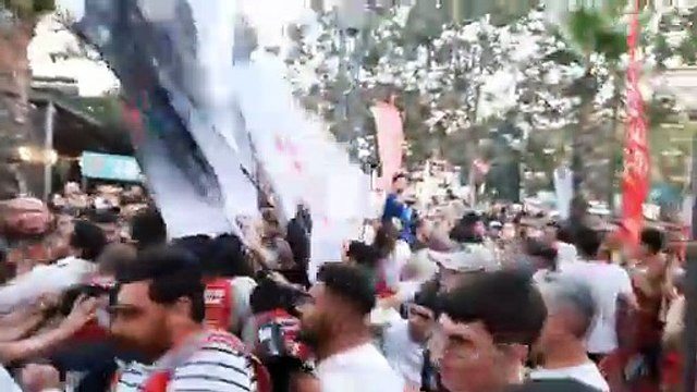 İmamoğlu pankartları ile alana giriş yapmak isteyen yurttaşlara polis müdahale etti