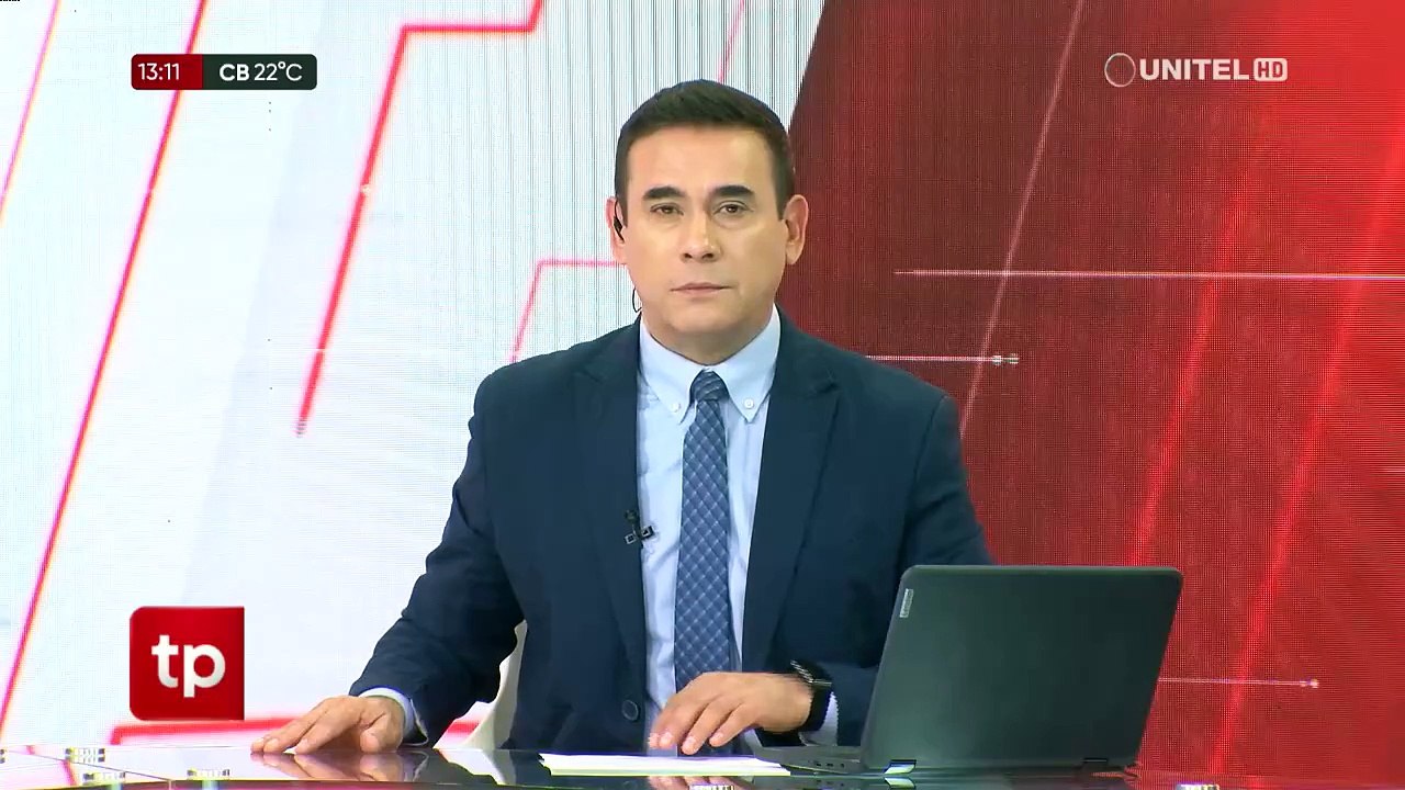 Conductor de cisterna resulta herido luego de que chocara y volcara en la ruta Cochabamba – Oruro