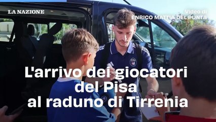 L'arrivo dei giocatori del Pisa al raduno di Tirrenia