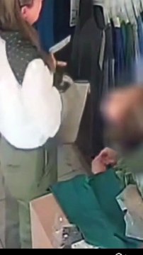 Vereadora filmada furtando roupas em loja é presa