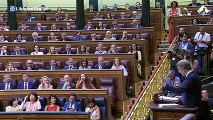 Feijóo entusiasma al PP con las saunas del suegro de Sánchez y descoloca al Gobierno