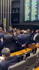 Durante discussão sobre aumento de cargos no STF Janones reclama do bafo do deputado Rodolfo Nogueira