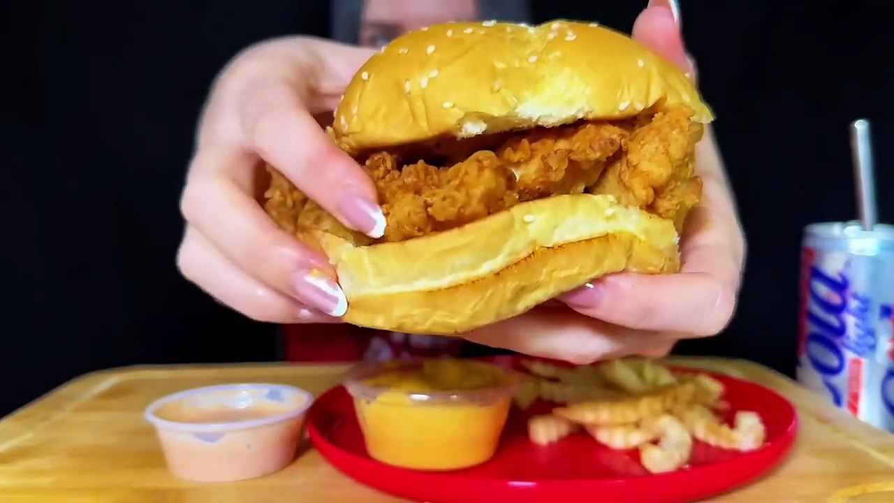 RAISING CANES CHICKEN FINGERS, BURGER _ SANDWICH & FRIES _ FAST FOOD _ ASMR MUKBANG