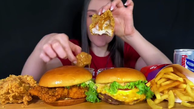 CHEESEBURGER, CHICKEN BURGER, FRIED CHICKEN, FRIES _ MUKBANG ASMR EATING _ FAST FOOD