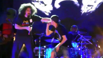Caparezza - Vengo dalla luna (live)
