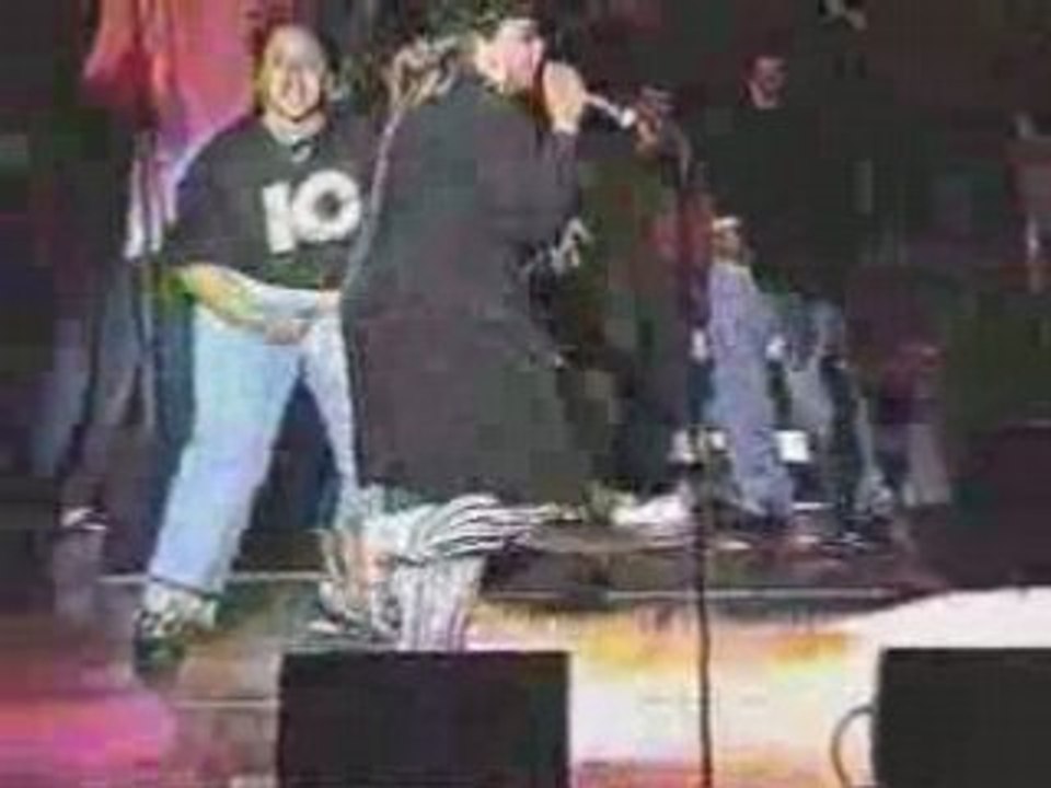 Karen Clark Sheard and Jmoss singing If You Dont Praise Him