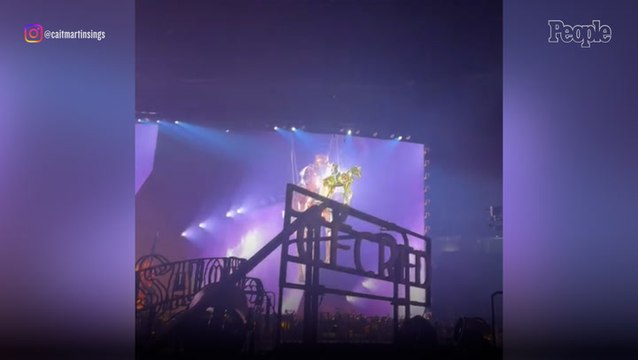 Beyoncé Rides a Gold Horse During Her Cowboy Carter Tour, Replacing the '16 Carriages' Car After Prop's Stage Malfunction