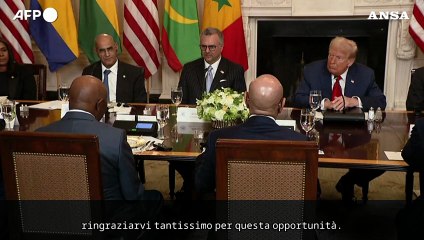 Gaffe di Trump, si complimenta con il presidente della Liberia per l'inglese