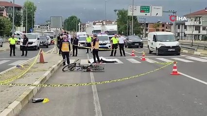 Bisikletle geçerken canından oldu